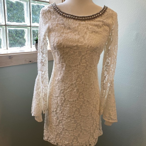 Laundry lace Bodycon Dress with Bell Sleeves!! Gorgeous for Era's tour or BTB - Picture 2 of 11